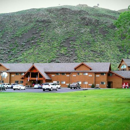 Yellowstone Village Inn And Suites Gardiner Eksteriør billede