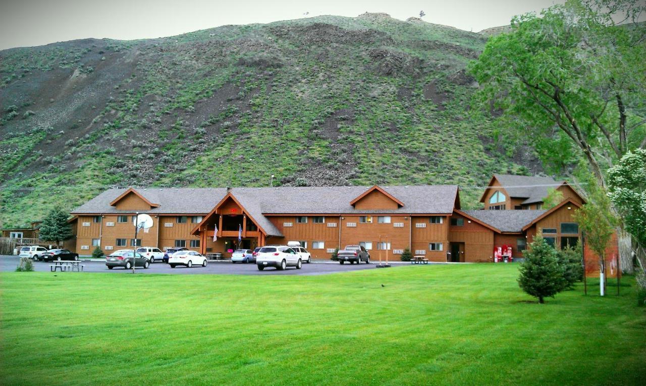 Yellowstone Village Inn And Suites Gardiner Eksteriør billede