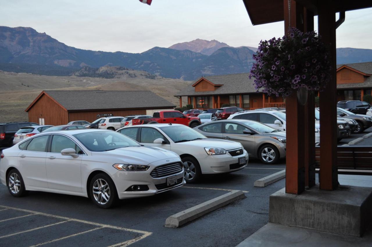 Yellowstone Village Inn And Suites Gardiner Eksteriør billede