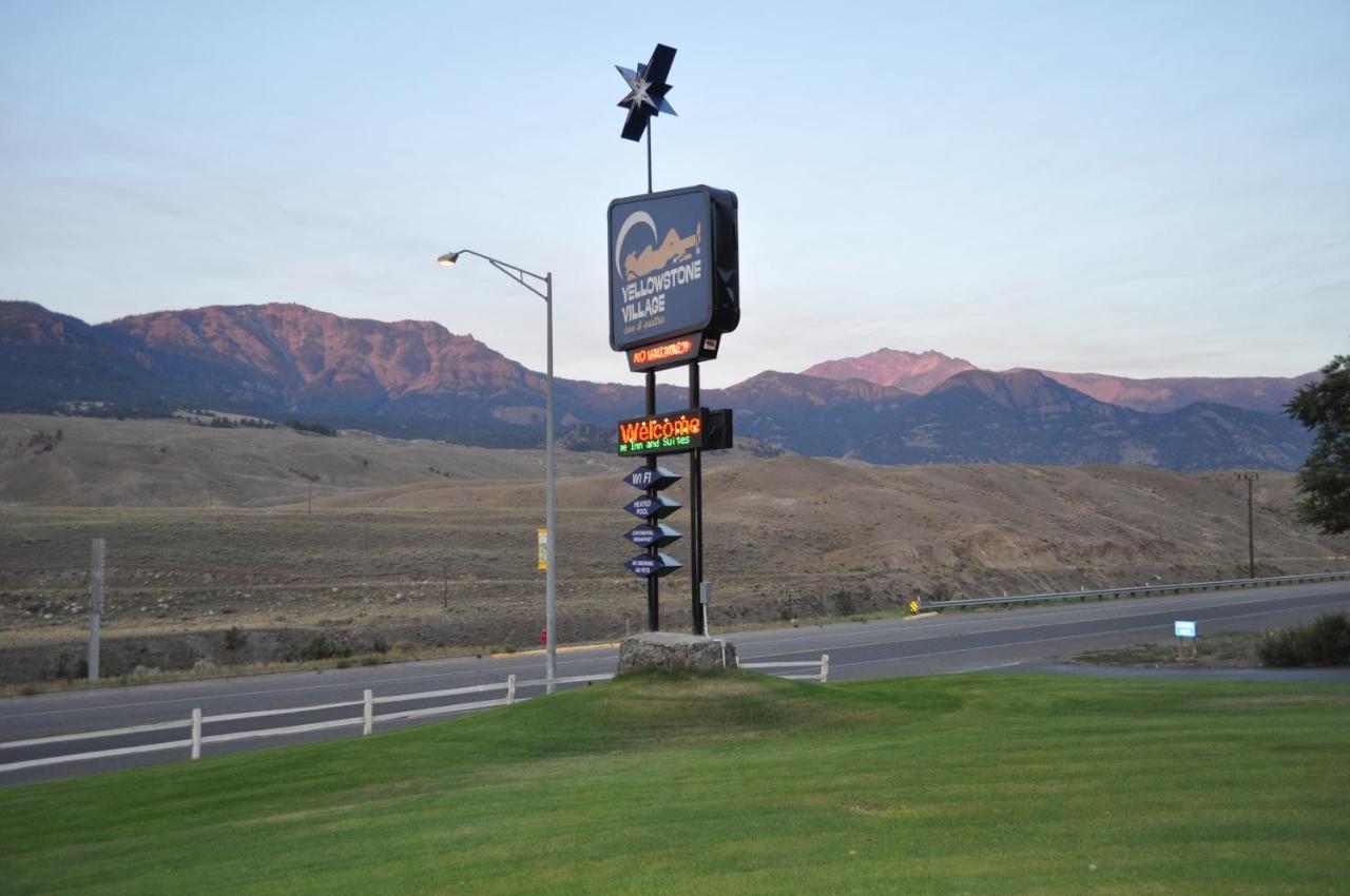 Yellowstone Village Inn And Suites Gardiner Eksteriør billede