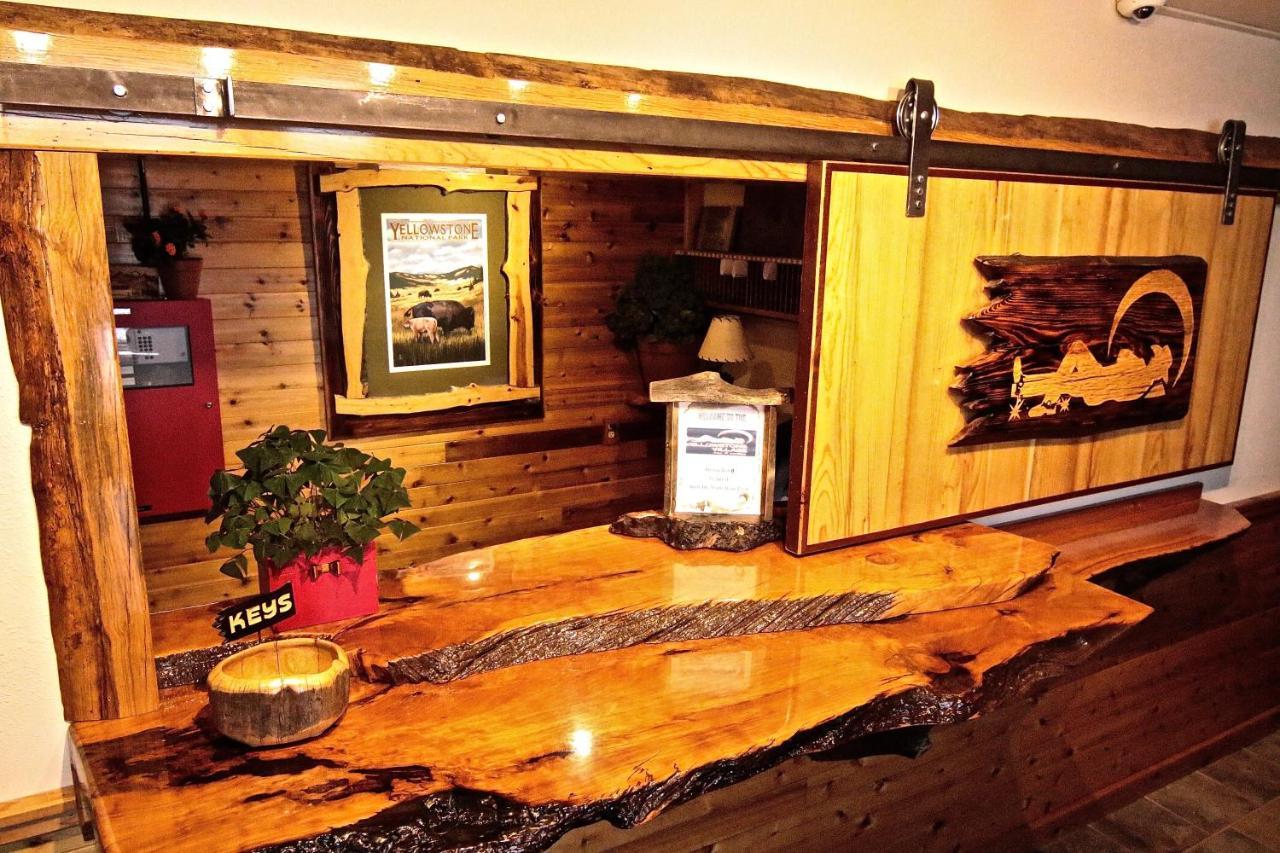 Yellowstone Village Inn And Suites Gardiner Eksteriør billede