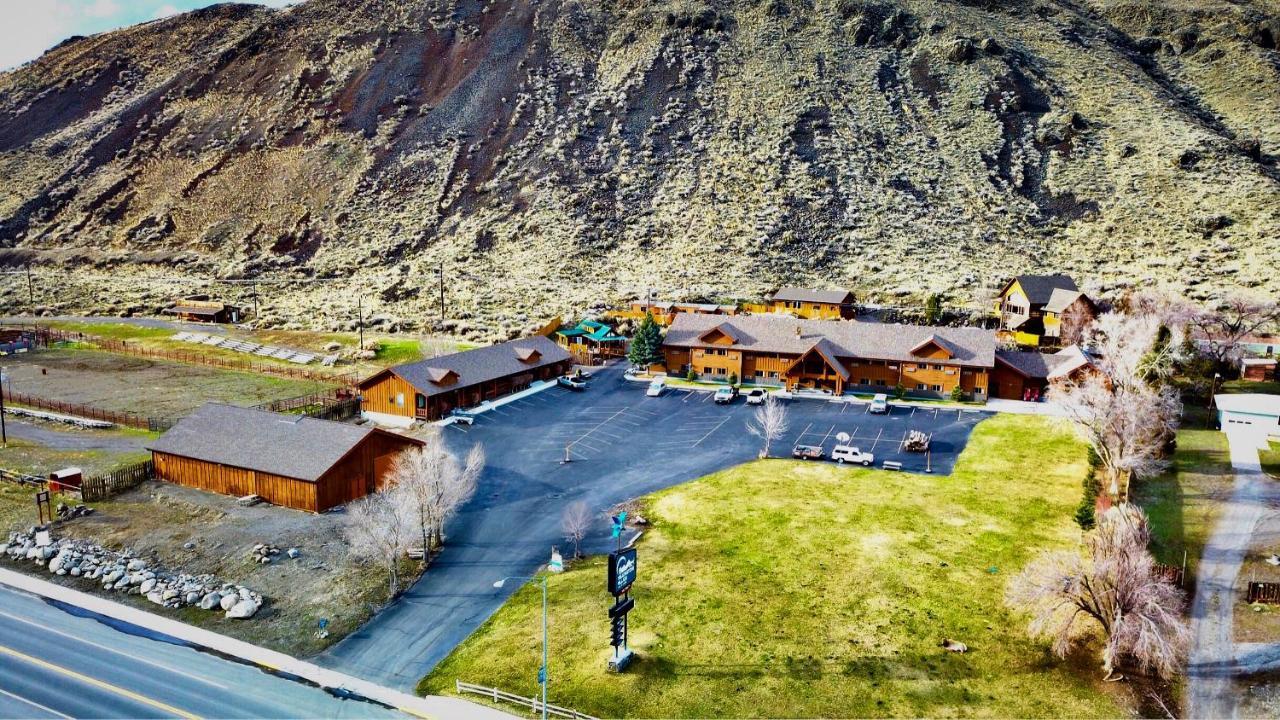 Yellowstone Village Inn And Suites Gardiner Eksteriør billede