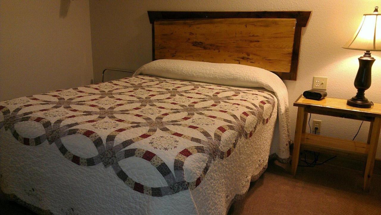 Yellowstone Village Inn And Suites Gardiner Eksteriør billede