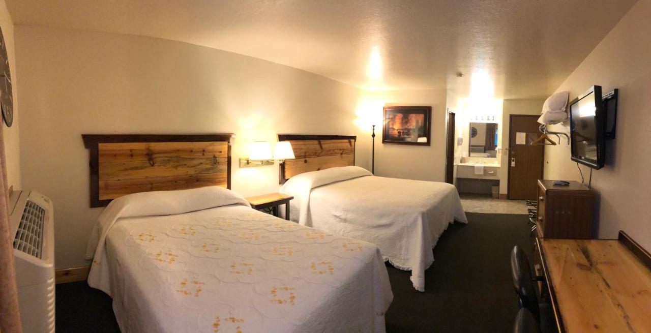 Yellowstone Village Inn And Suites Gardiner Eksteriør billede