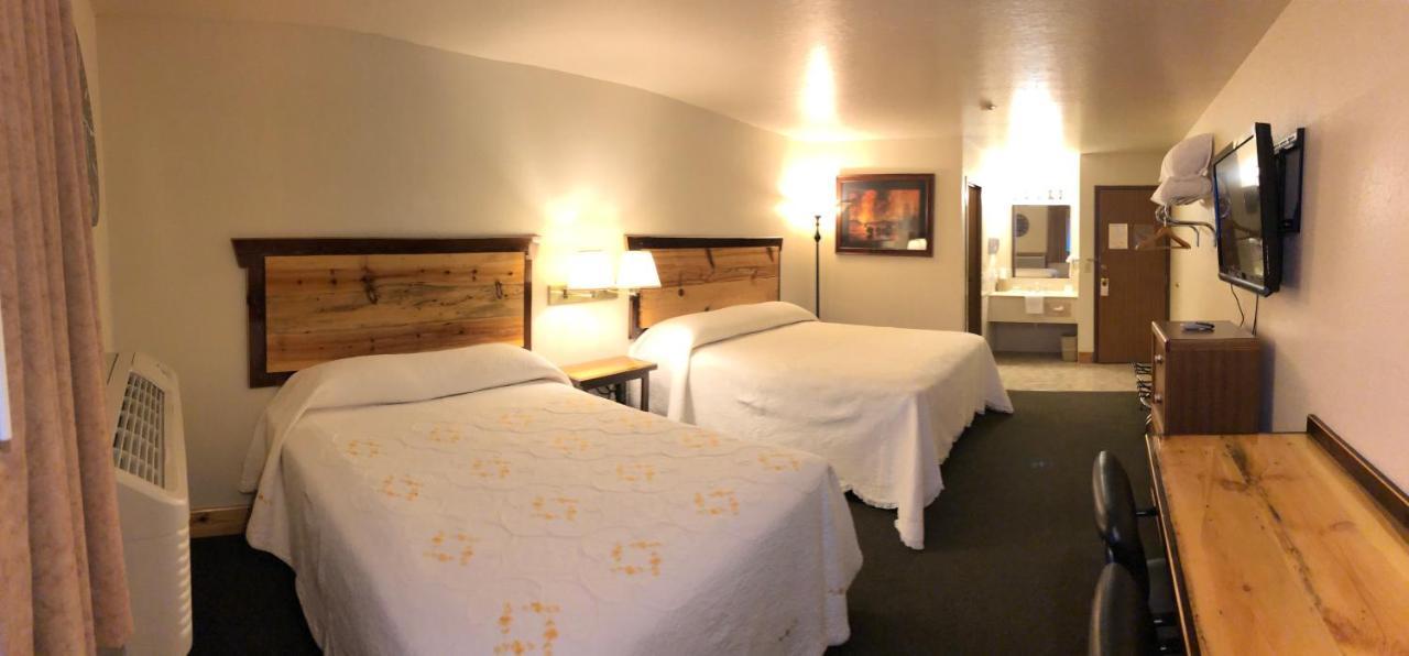 Yellowstone Village Inn And Suites Gardiner Eksteriør billede
