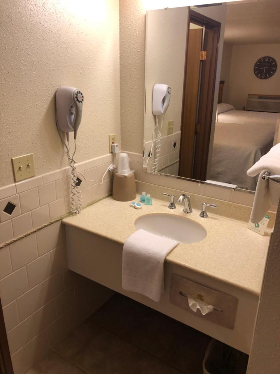 Yellowstone Village Inn And Suites Gardiner Eksteriør billede