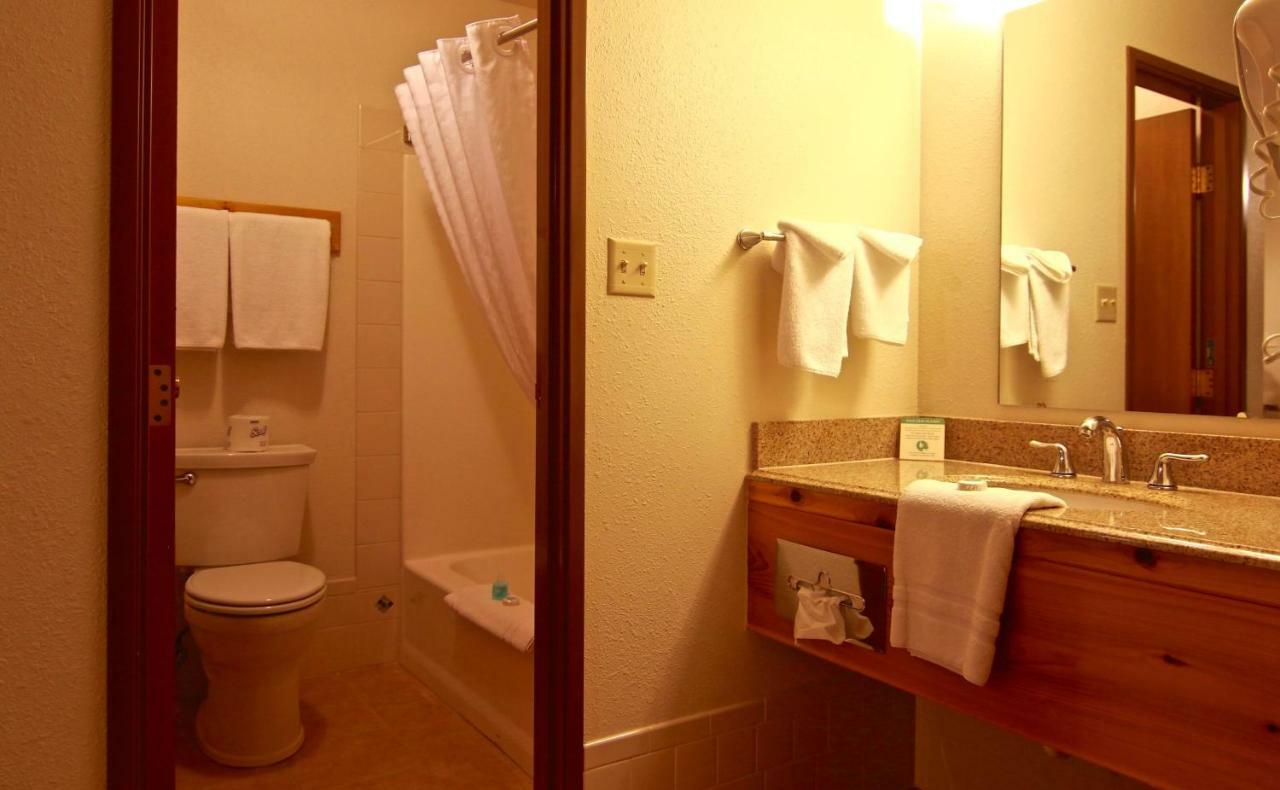 Yellowstone Village Inn And Suites Gardiner Eksteriør billede