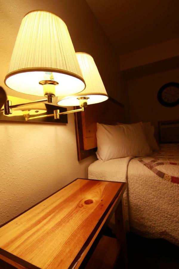 Yellowstone Village Inn And Suites Gardiner Eksteriør billede