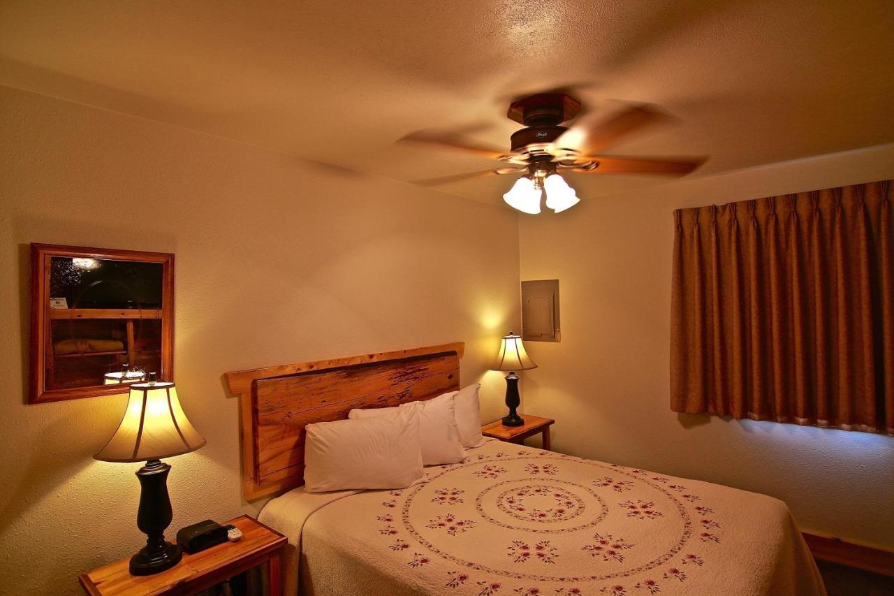 Yellowstone Village Inn And Suites Gardiner Eksteriør billede